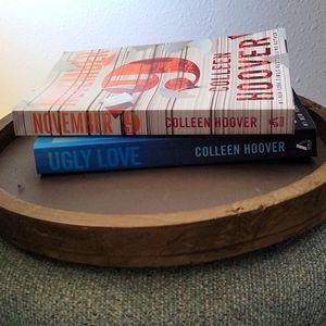 Colleen Hoover set